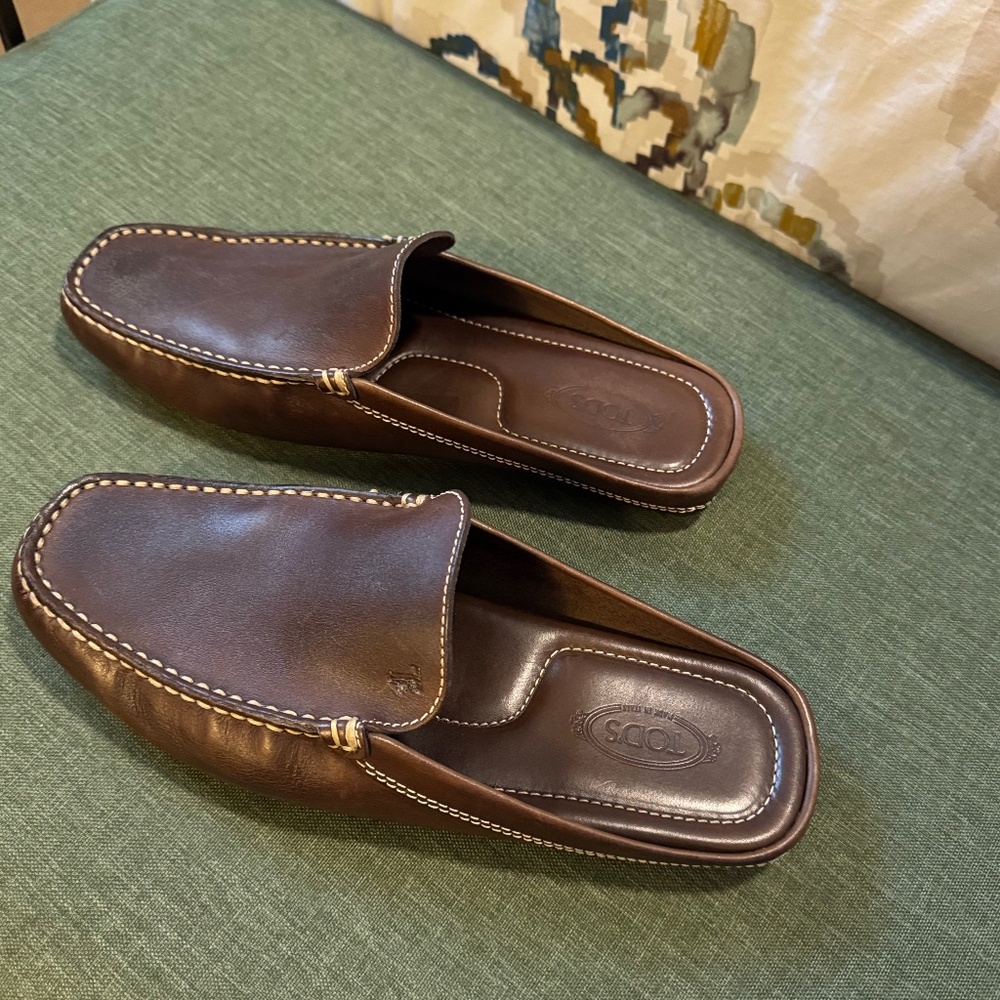 Tod's Slip On Leather Driving Loafers - Picture 2 of 6